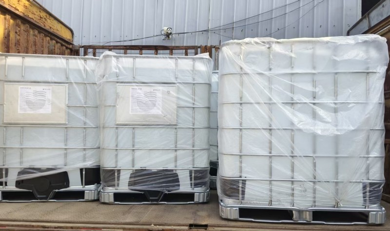 噸桶裝動(dòng)物疫苗白油的發(fā)貨現(xiàn)場(chǎng).jpg 噸桶裝動(dòng)物疫苗白油的發(fā)貨現(xiàn)場(chǎng).jpg